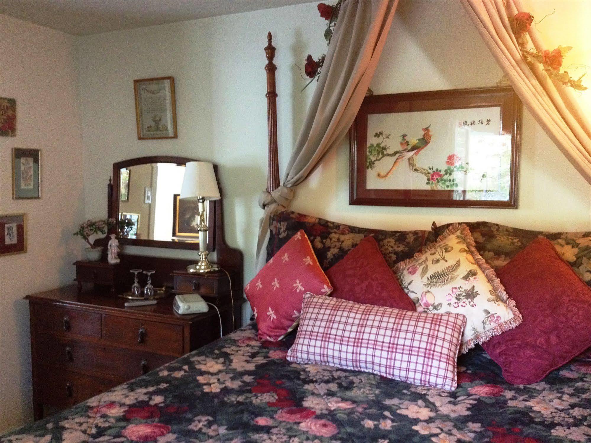 The Stone Hedge Bed And Breakfast Richmond Luaran gambar