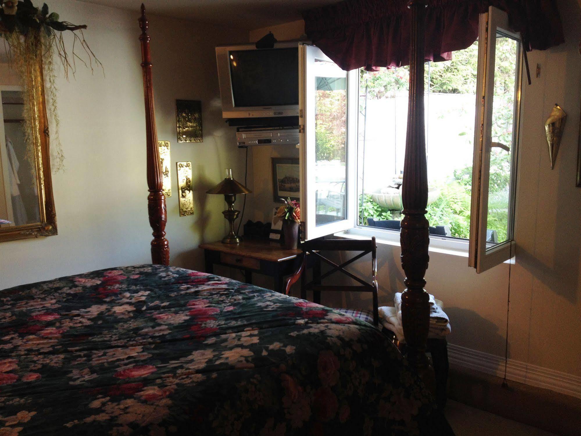 The Stone Hedge Bed And Breakfast Richmond Luaran gambar